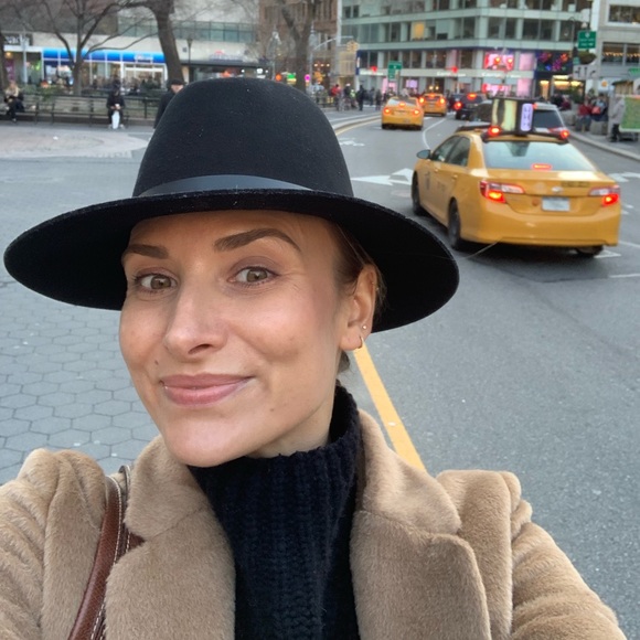 Meet your Posher, Iwa - Picture 1 of 1